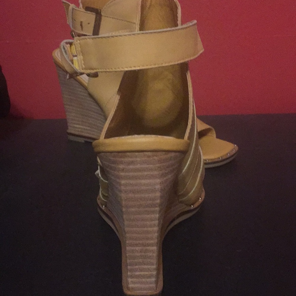 Size 6 - Picture 3 of 5